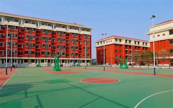 长沙市麓谷高级中学高考部学校特色