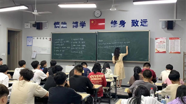 楚怡升学单招培训基地特色​
