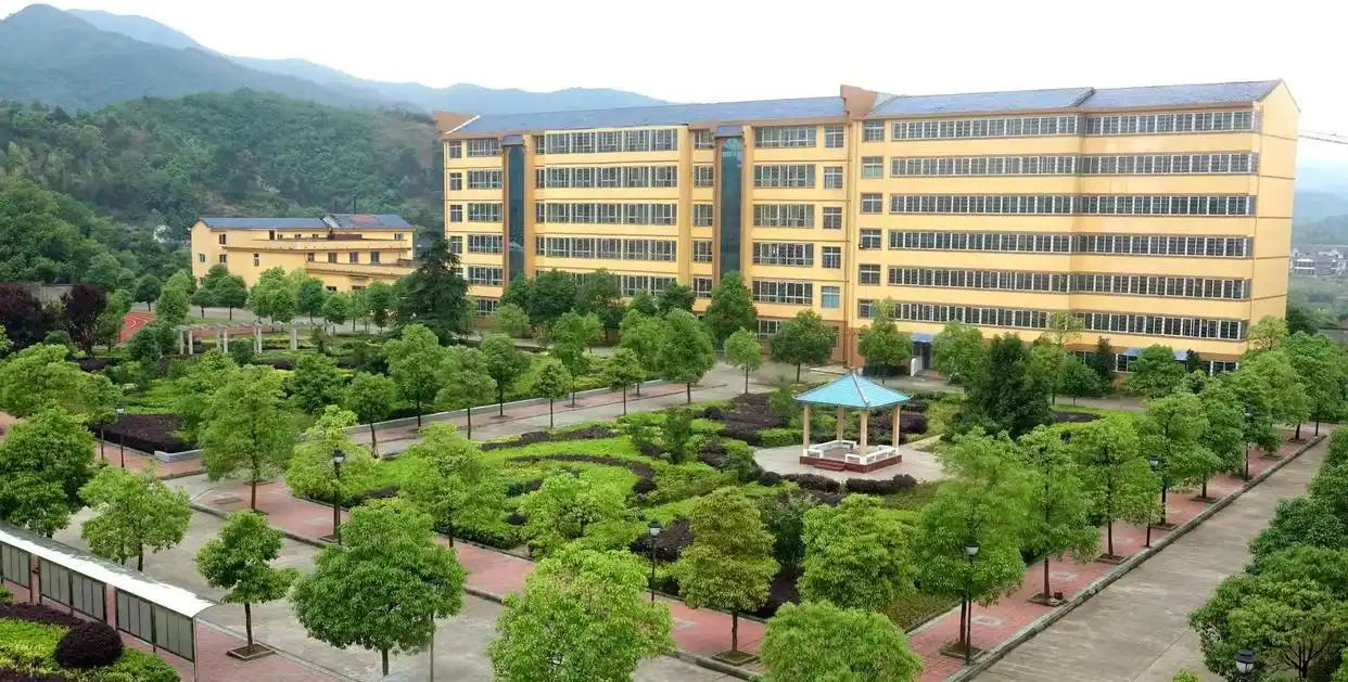 怀化市高三复读学校_高三怀化复读学校好有学籍吗_