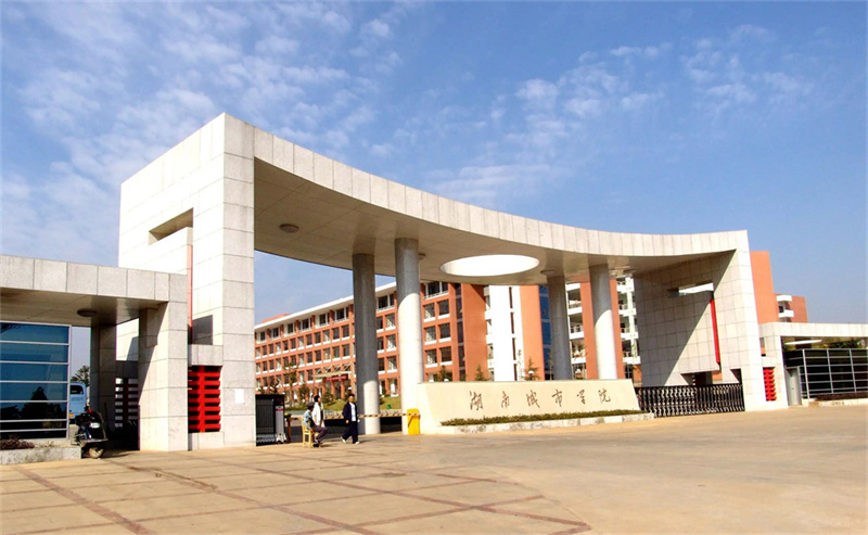 芙蓉高级中学日语名师杨乐：小语种高考领航者，助力学子弯道超车__芙蓉高级中学日语名师杨乐：小语种高考领航者，助力学子弯道超车