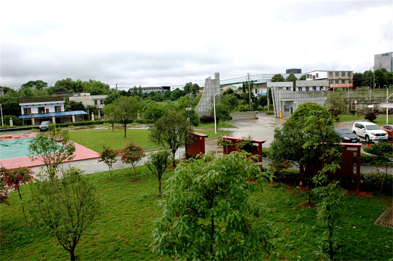 _龙山华鑫高考复读学校_龙山高中学校