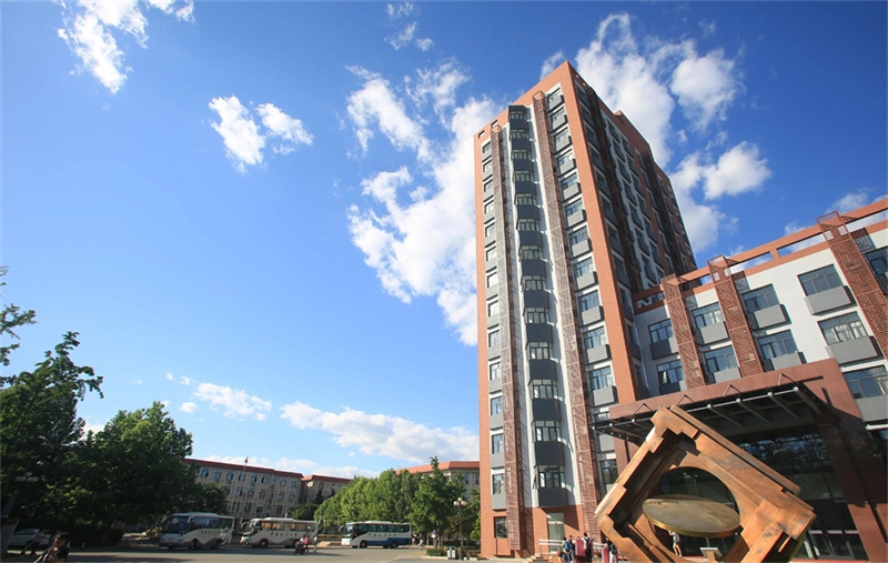 2025年岳阳市市区普通高中文化生录取分数线是多少？