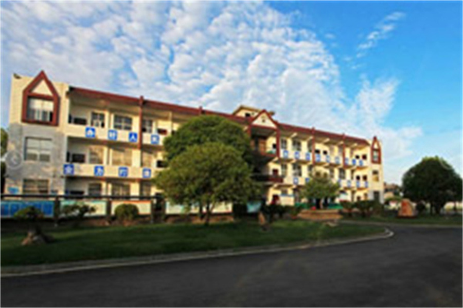 龙山县第一职业中学